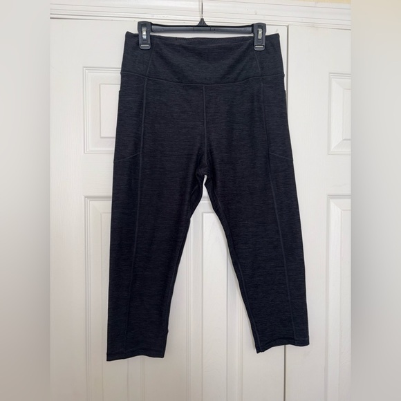 Used Victoria Secret black leggings size 14. - Picture 1 of 3